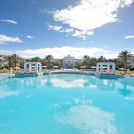 Radisson Blu Palace Resort&Thalasso, Djerba Mezraia Bagian luar foto The swimming pool at the hotel