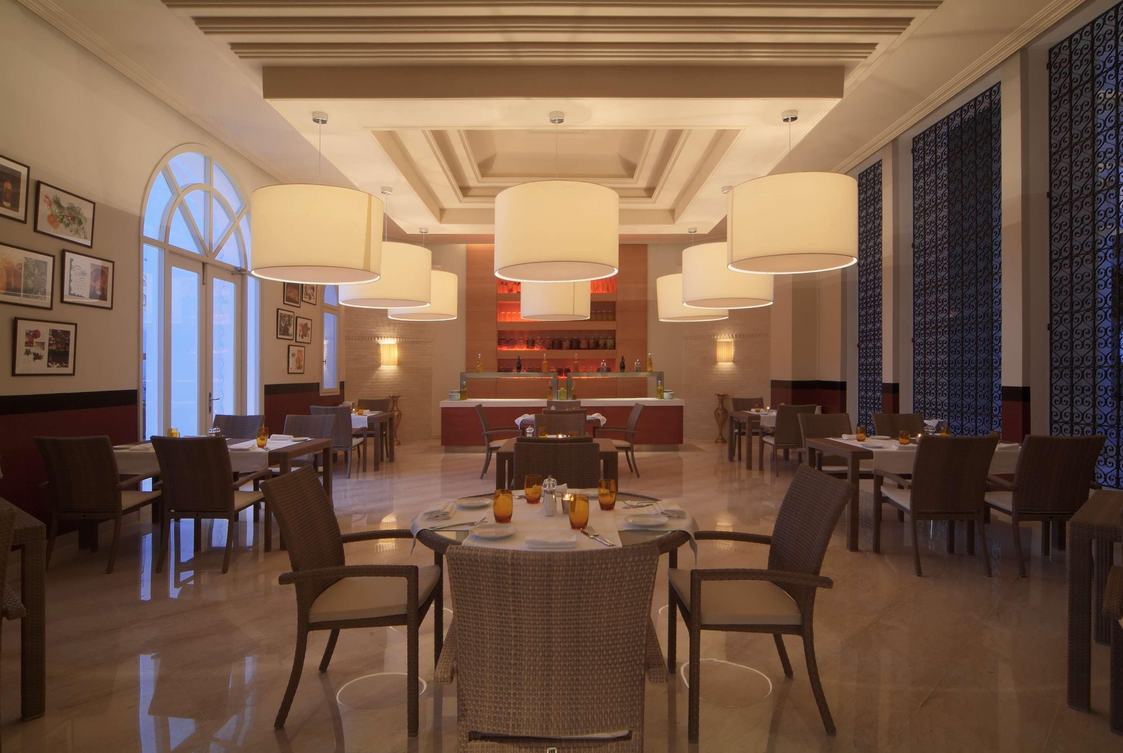 Radisson Blu Palace Resort&Thalasso, Djerba Mezraia Restoran foto The restaurant