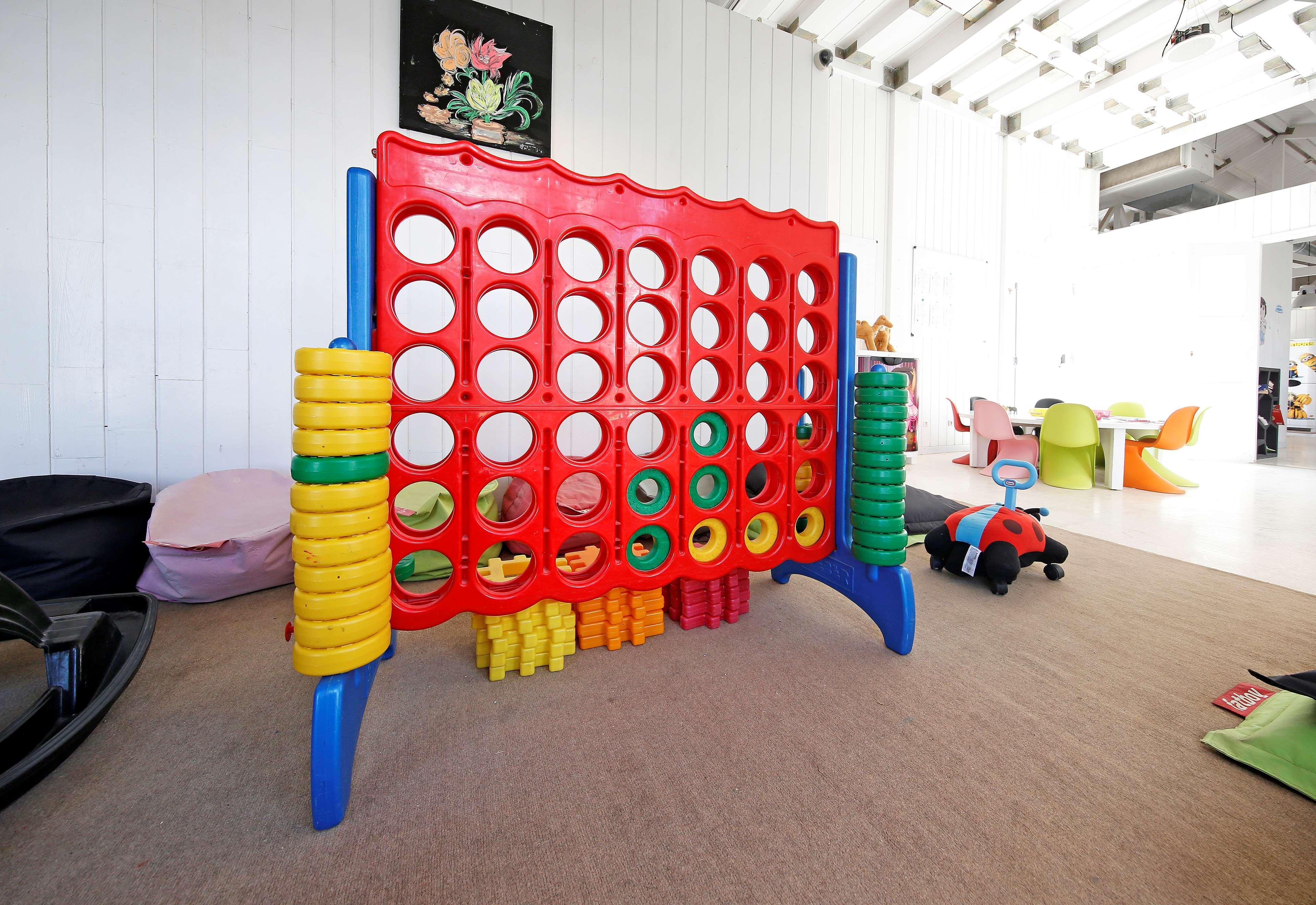 Radisson Blu Palace Resort&Thalasso, Djerba Mezraia Bagian luar foto A large Connect Four game