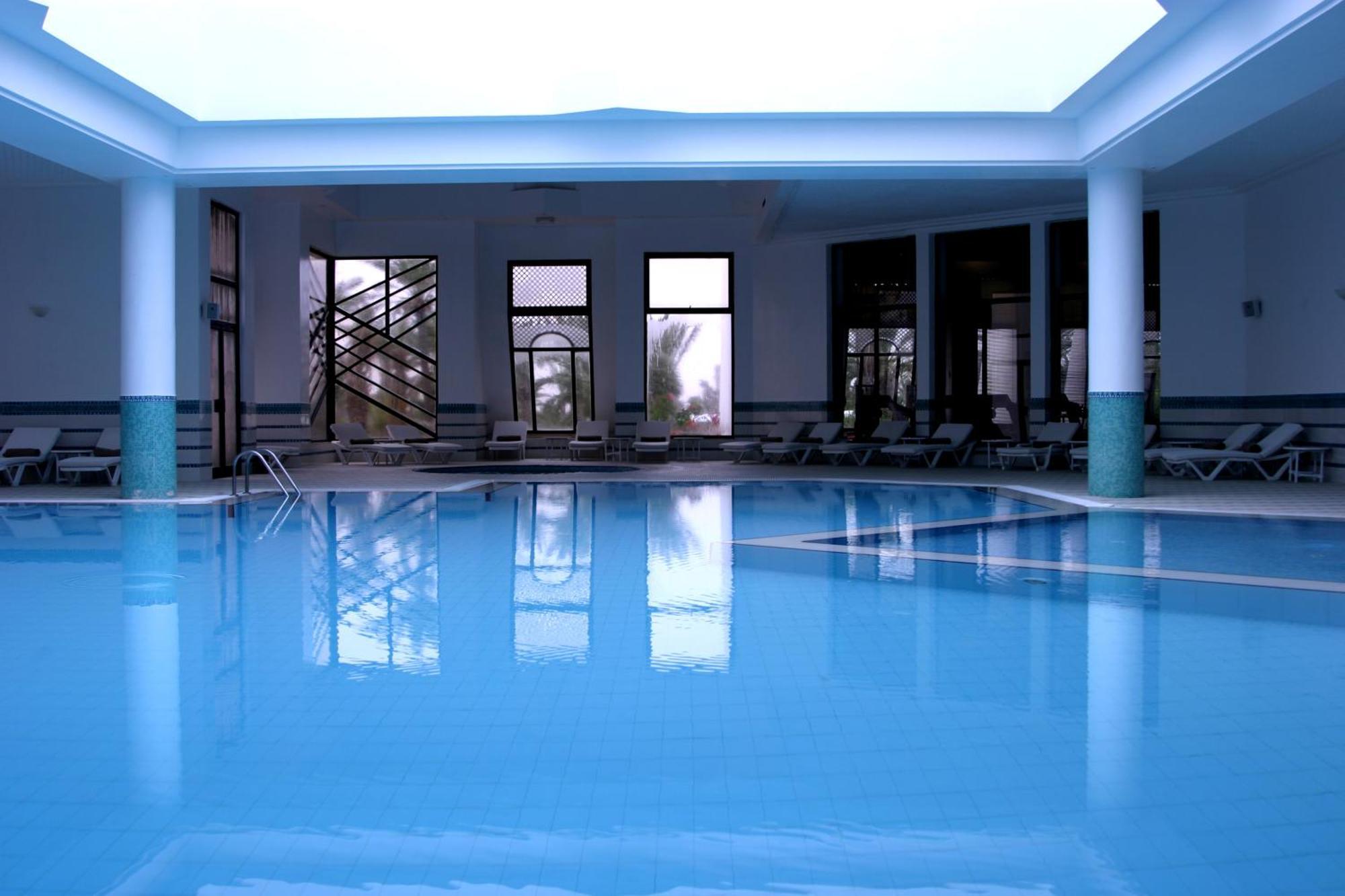 Radisson Blu Palace Resort&Thalasso, Djerba Mezraia Bagian luar foto Indoor swimming pool